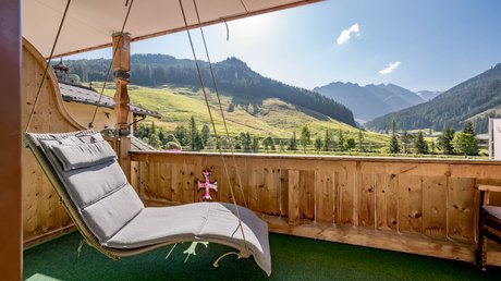 Pictures & Impressions • Der Grubacher: Hotel in Gerlos Hanging swing on a balcony with mountain view in summer