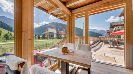 Pictures & Impressions • Der Grubacher: Hotel in Gerlos Winter garden with cozy chairs and a view of the terrace