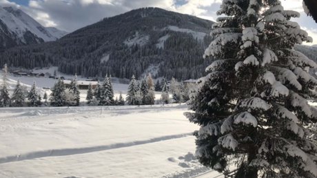 Pictures & Impressions • Der Grubacher: Hotel in Gerlos Snowy winter landscape with mountains, forest, and sunny sky with scattered clouds