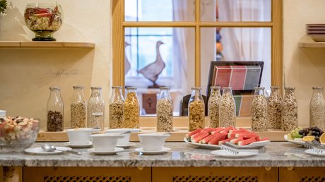 Pictures & Impressions • Der Grubacher: Hotel in Gerlos Fresh fruits, vegetables, and muesli in jars