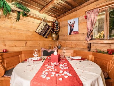 Der Grubacher • The best choice among the eco hotels in Tyrol Romantically set table in a cozy wooden hut