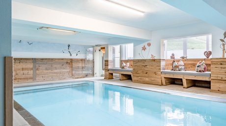 Pictures & Impressions • Der Grubacher: Hotel in Gerlos Wellness area with indoor pool and seating areas