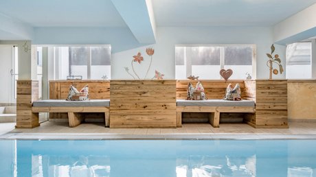 Pictures & Impressions • Der Grubacher: Hotel in Gerlos Wellness area with indoor pool and seating areas