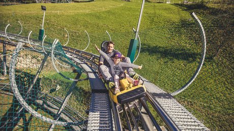 Pictures & Impressions • Der Grubacher: Hotel in Gerlos Man with child on the Arena Coaster in Zell am Ziller