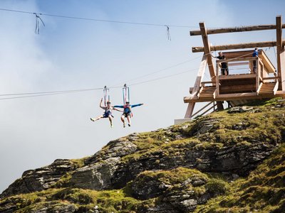 Erlebnisse im Zillertal • Der Grubacher: Biohotel in Gerlos Freunde auf dem Gipfelliner im Zillertal