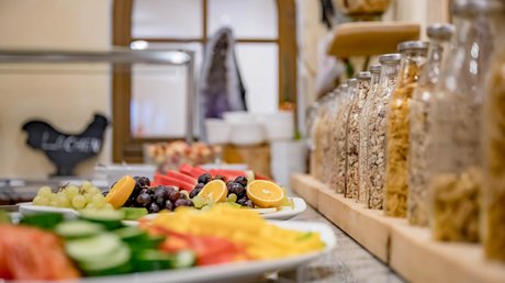 Pictures & Impressions • Der Grubacher: Hotel in Gerlos Fresh fruits, vegetables, and muesli in jars